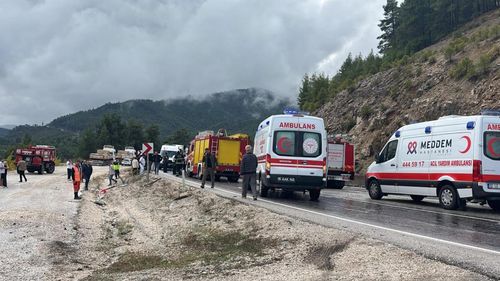 Burdur'da yolcu otobüsü devrildi: 1 ölü, 9 yaralı
