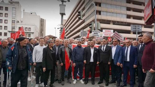 İzmir’de Kemeraltı Çarşısı esnafından CHP’ye: Ekmeğimize dokunma