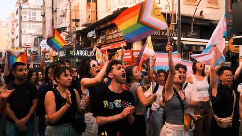 İstanbul'da LGBT'li sapkınların yürüyüşü engellendi