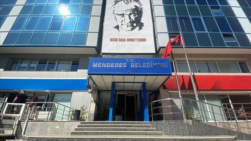 CHP’li Menderes Belediyesi soruşturmasında bir avukat daha gözaltına alındı