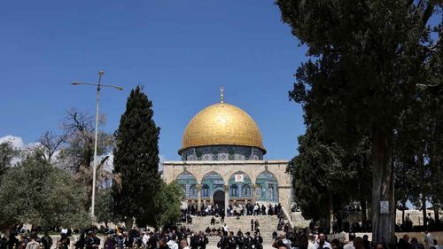 Haftalar sonra Mescid-i Aksa’da cuma namazı: Filistinliler akın etti