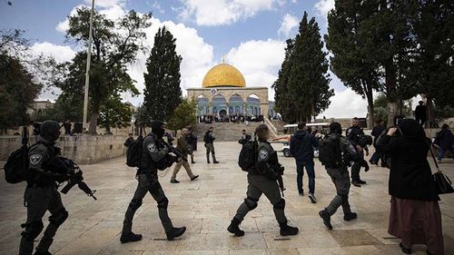 Terör devleti İsrail'in ibadete kapattığı Mescid-i Aksa tekrar ibadete açıldı 