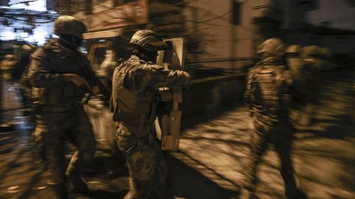 Emniyet ve MİT’in ortak operasyonunda Interpol tarafından aranan 14 şüpheli yakalandı