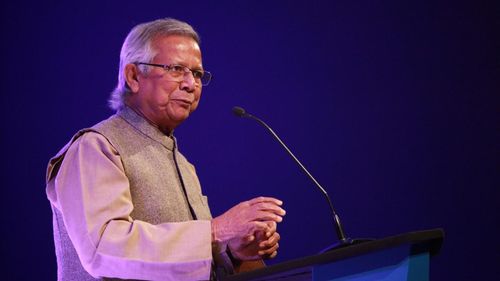 Bangladeş'in yeni lideri Muhammed Yunus ülkesine döndü