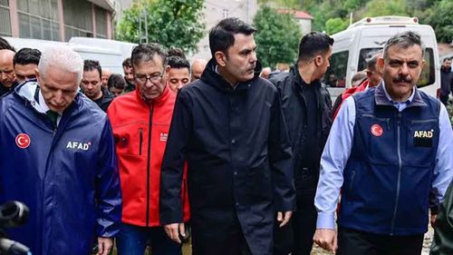 Murat Kurum’dan Özgür Özel’e sel tepkisi: Yalan söyleyerek siyaset yapıyorlar