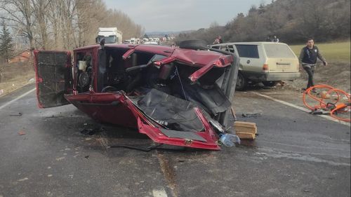 Nallıhan'da trafik kazası: 4 kişi hayatını kaybetti, 2 kişi de yaralandı