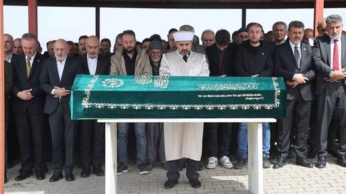 Okul saldırısında vefat edenler toprağa veriliyor