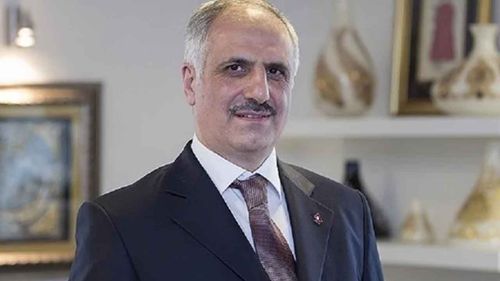 Hazine ve Maliye Bakan Yardımcısı Osman Çelik, Şimşek'e emeklilik dilekçesini sundu