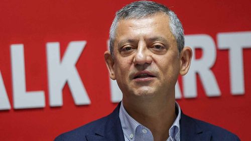 Özgür Özel’den Yeşilçam’daki figüranları hatırlatan esintiler: Füze testleri balıkları ürküyor