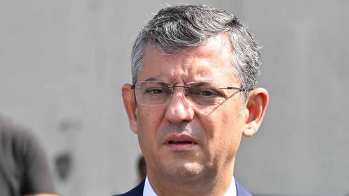CHP'liler Özgür Özel'i biplemeli
