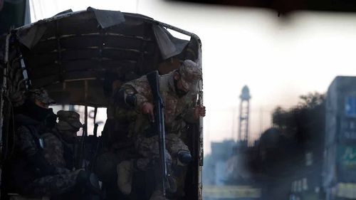 Pakistan'da askeri konvoya bombalı saldırı: 13 ölü