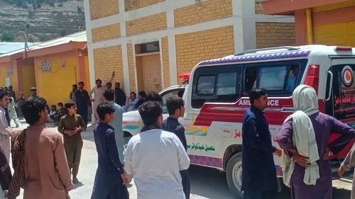 Pakistan'da polis karakoluna silahlı saldırı: 15 polis hayatını kaybetti