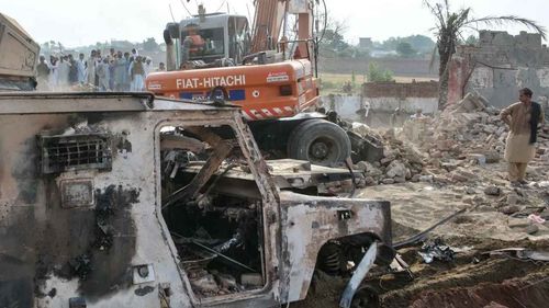 Pakistan'da karakola bombalı saldırı