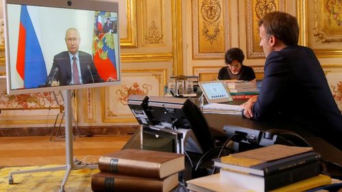 Putin ile Macron 3 yıl aranın ardından telefonda görüştüler