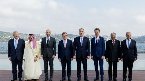 İstanbul'da bir araya gelen 8 ülkenin dışişleri bakanlarından ortak çağrı