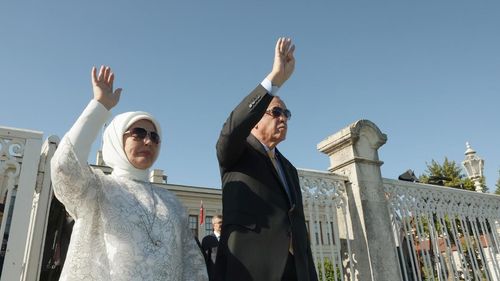 Cumhurbaşkanı Erdoğan Donanma gemilerini selamladı