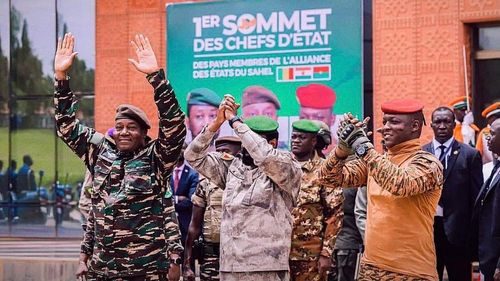 Mali, Nijer ve Burkina Faso ortak pasaport sistemine geçeceklerini duyurdu