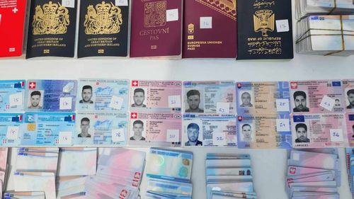 Sahte kimlik düzenleyen suç örgütüne operasyon: 31 gözaltı