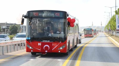 Sakarya'da metrobüsler ilk seferini yaptı
