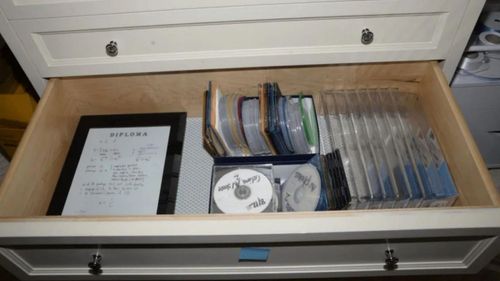 Siyonist sapık Epstein'in gizli 6 deposu