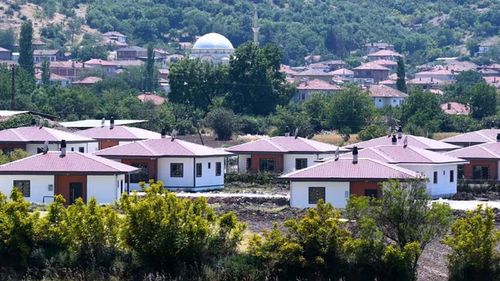 Sındırgı’da deprem konutlarının inşasında sona yaklaşıldı