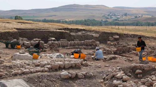 Sivas’ta gün yüzüne çıkarılan tarihi eserler “Geleceğe Miras” sergisinde yer alacak