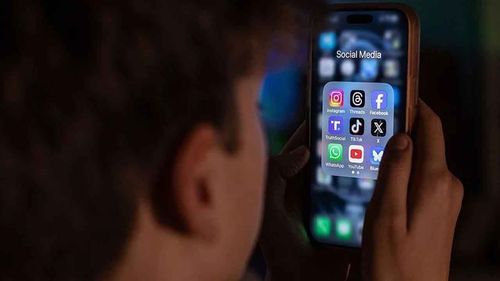 Bakan Göktaş: Sosyal ağ sağlayıcılar 15 yaş altı çocuklara hizmet veremeyecek