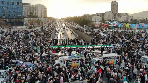 Suriye'de halk mutluyken bizlere susmak düşer