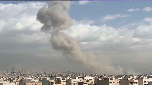 Tahran hayalet şehre dönüyor: On binlerce kişi kenti terk etti