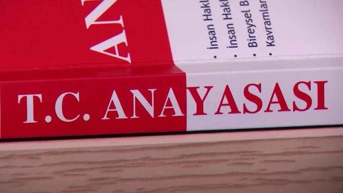 Anayasa çalışması tehditlere kurban edilmemeli