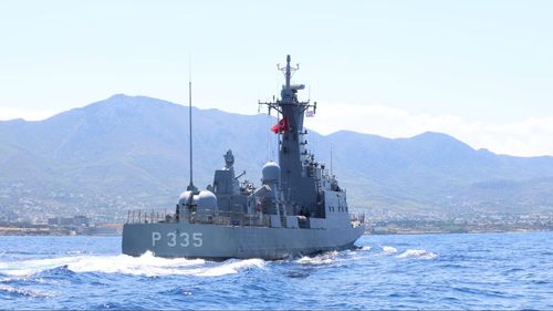 TCG Işın, alabora olan geminin enkazında arama çalışmalarına başladı