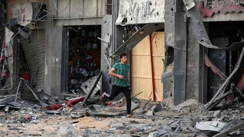 Terör devleti İsrail, Gazze Şeridi’ni bombalıyor: 10 Filistinli şehit