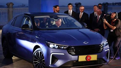 Cumhurbaşkanı Erdoğan’a Togg’un yeni modeli T10F teslim edildi