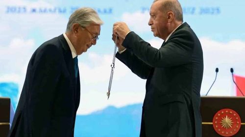 Cumhurbaşkanı Erdoğan, Kazakistan Cumhurbaşkanı Tokayev’e devlet nişanı tevcih etti