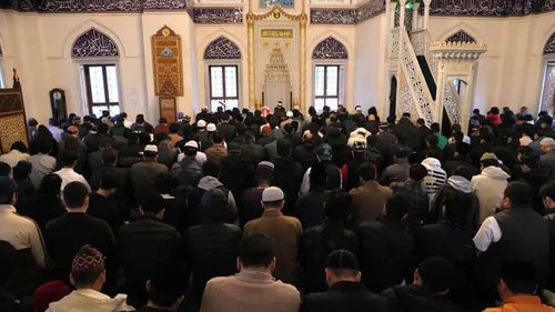 Tokyo Camii’nde bayram coşkusu: Namaz 5 kez kılındı