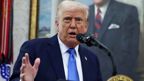 Trump’tan İran’a tehdit: Devasa bir donanma size geliyor, anlaşma yapın