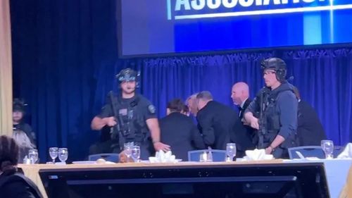 Trump’ın katıldığı yemekte silah sesleri