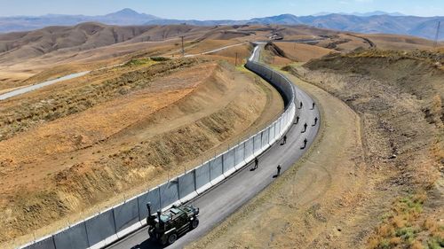 Türkiye’nin kara sınırlarının yüzde 44’üne güvenlik duvarı örüldü