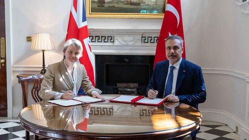 Türkiye ile İngiltere arasında Stratejik Ortaklık Çerçeve Belgesi imzalandı
