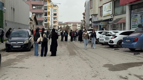 Van’da 5,2 büyüklüğünde deprem