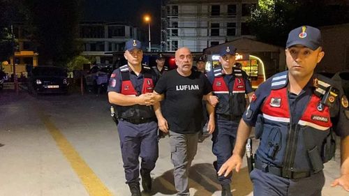 Yönetmen Ezel Akay'a uyuşturucu gözaltısı