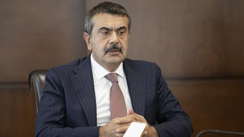 Bakan Tekin’den uyarı: Kitap satışını dayatan okullar kapanır